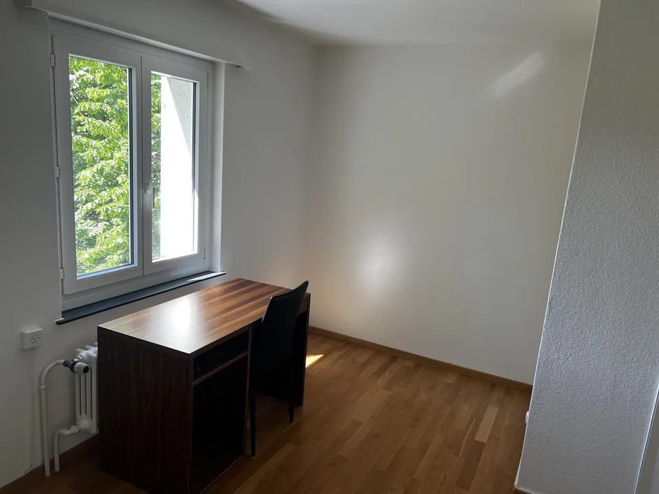 13 sqm room in a shared flat for rent in Oberengstringen