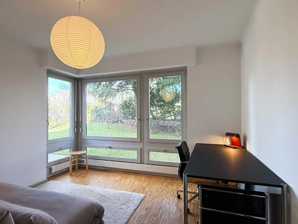 Bright furnished 4.5-room apartment with home office in Höngg