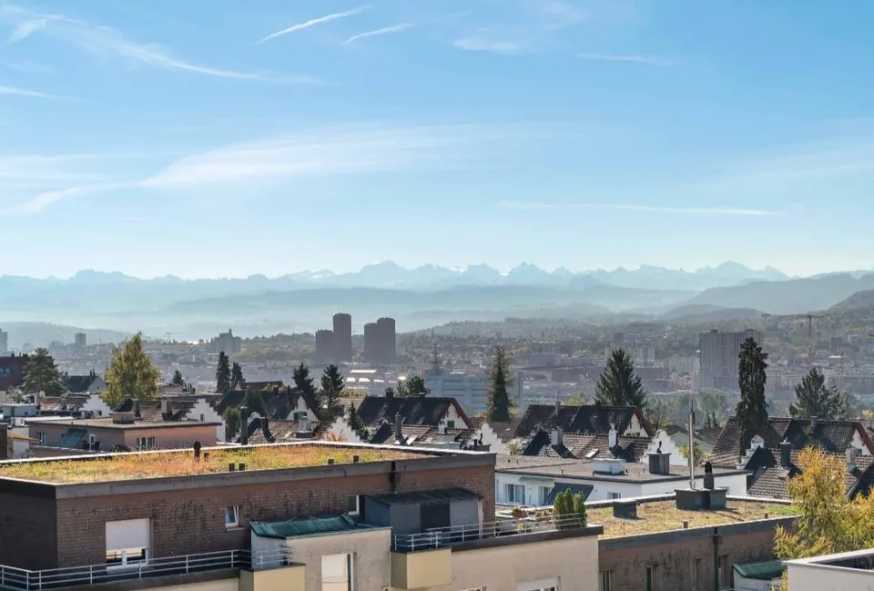 Über den Dächern von Zürich - Exklusives Attika-Wohnen in Höngg