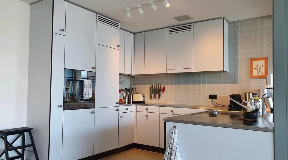 Zwischenmiete: Schönes möbliertes Zimmer in moderner 4.5-Zimmer-Wohnung (Ende September – Ende Dezember)