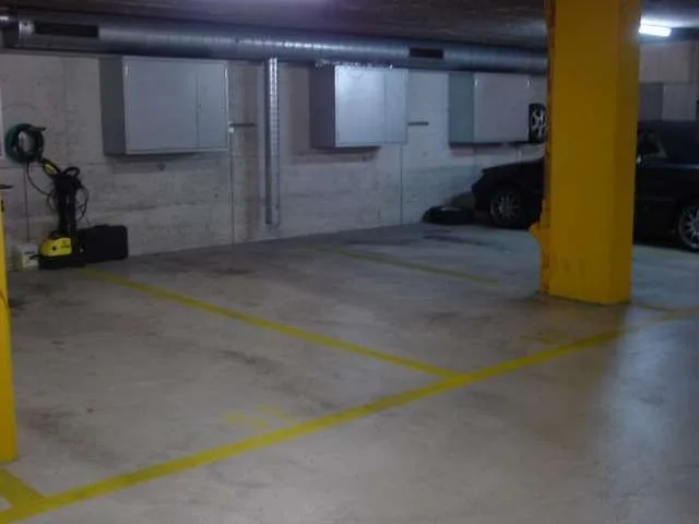 Ihr Parkplatz in der Tiefgarage sicher und trocken !