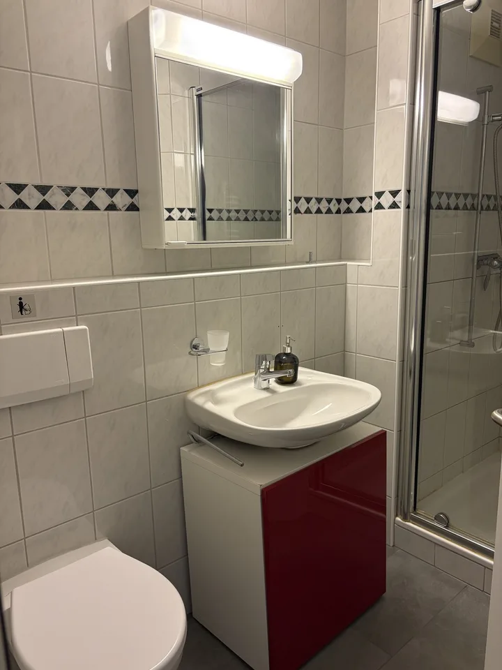 Zimmer mit Balkon und eigenes Badezimmer