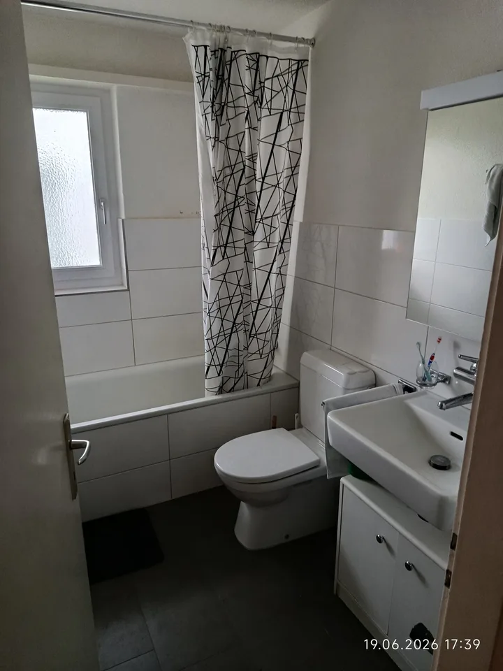 WG-ZIMMER in heller Wohnung in Dietikon - Tramhaltestelle direkt vor dem Haus