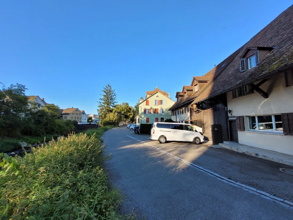 A room in a spacy house with a large private garden, quiet and central