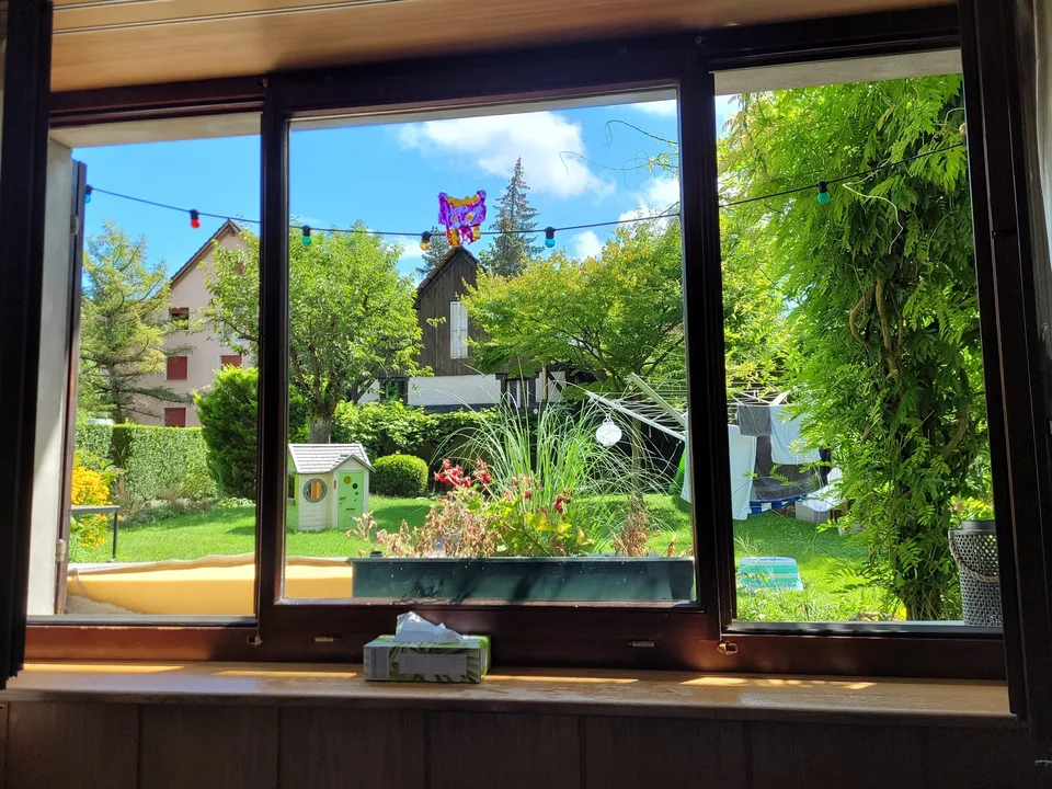 A room in a spacy house with a large private garden, quiet and central