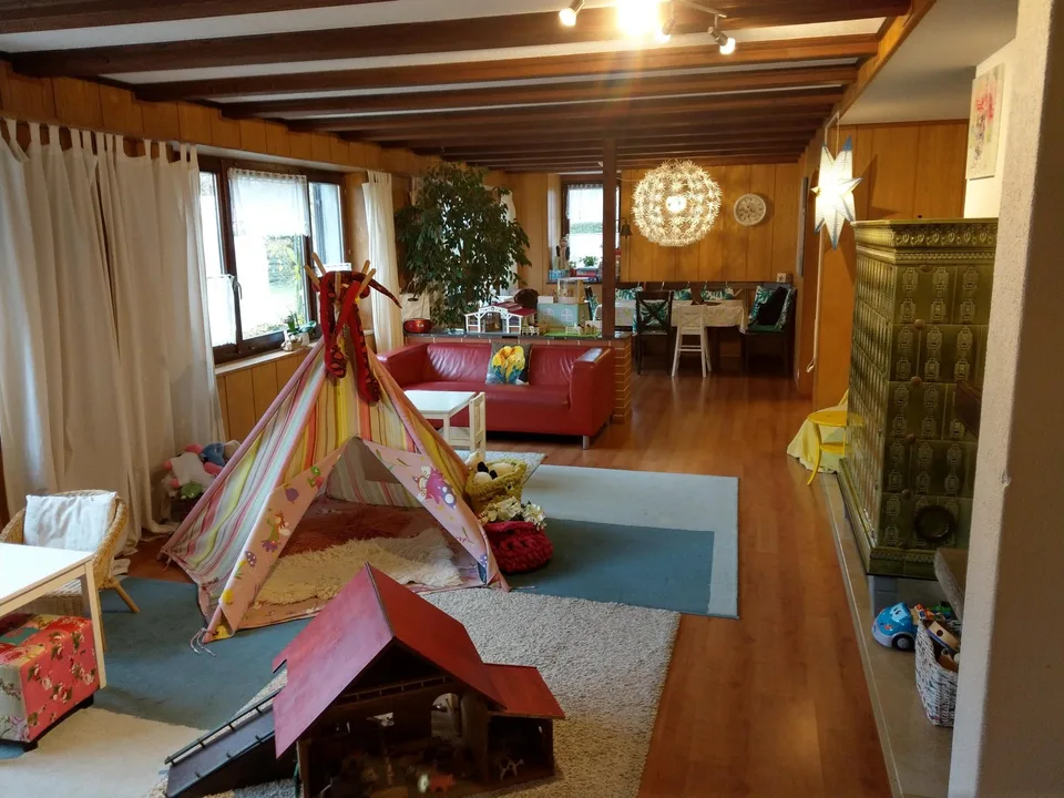 A room in a spacy house with a large private garden, quiet and central