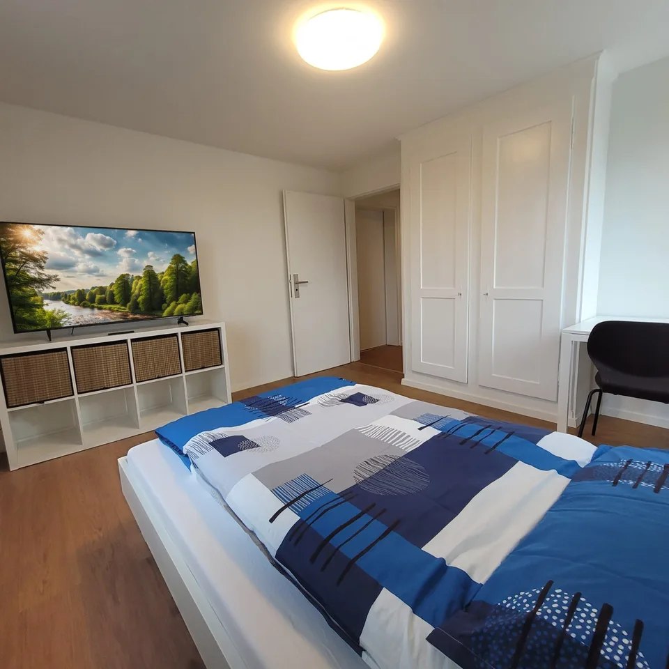 Modern möbliertes Zimmer