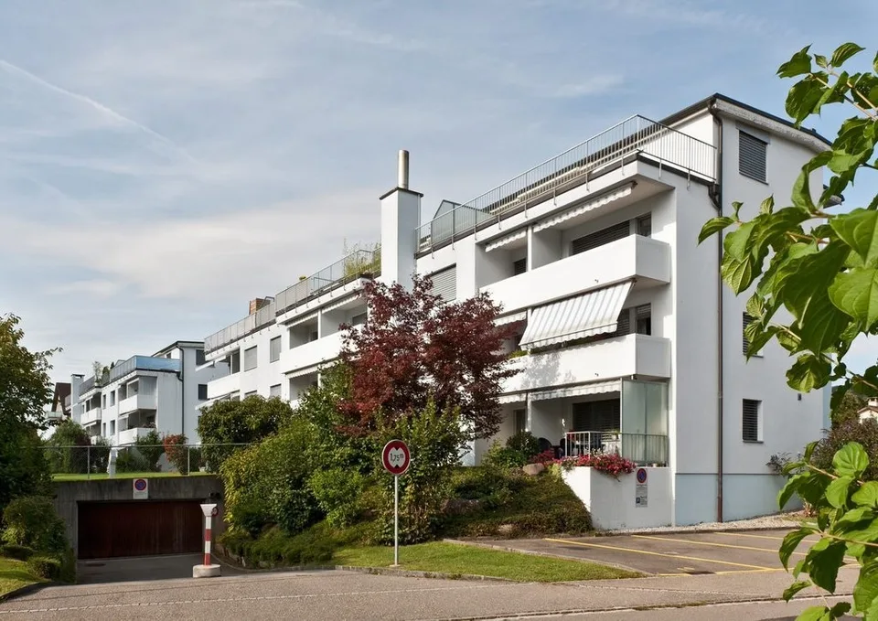 Einstellhallenplatz für Ihr Fahrzeug gesucht?