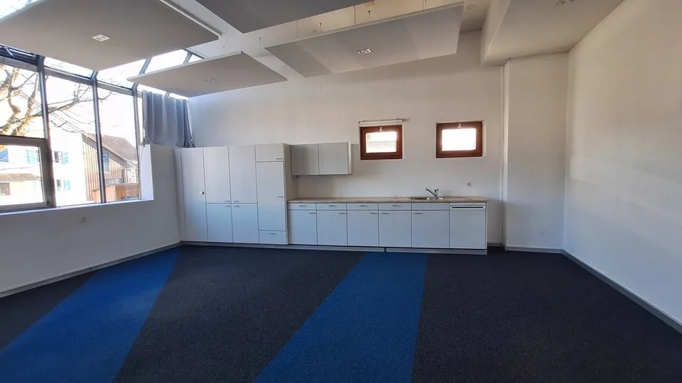 423 m2 Büro- und Gewerbefläche mit Werkstatt/Lager und LKW-Zufahrt