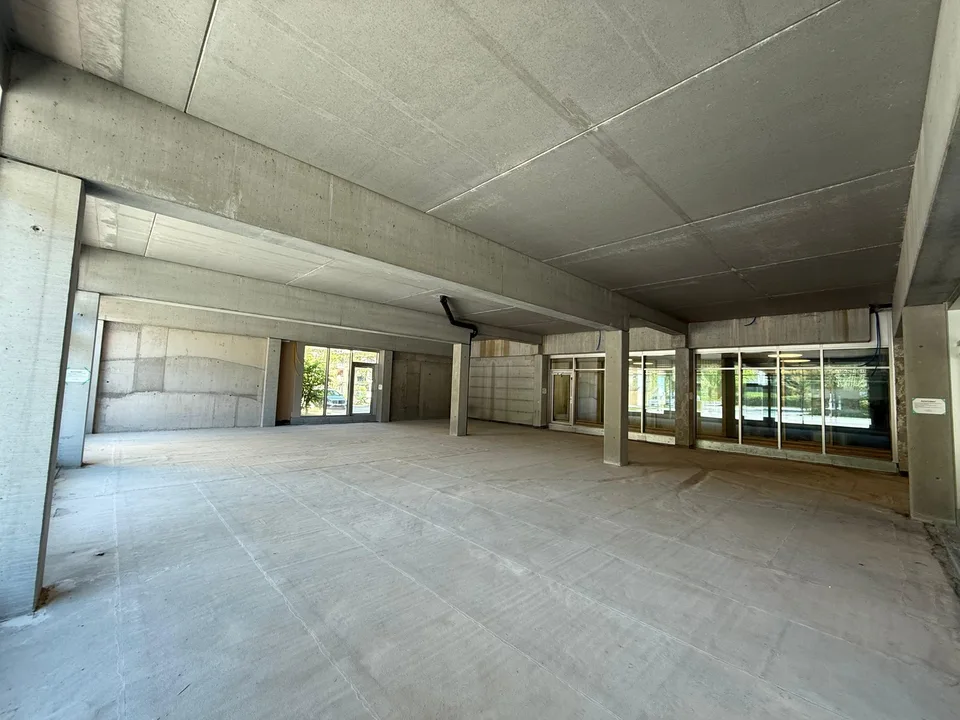 Attraktiver Gewerberaum mit grosser Fensterfront in Spreitenbach – foto 6 di 11
