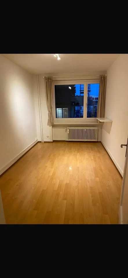 Unfurnished shared room, temporary in Albisrieden (completely freshly renovated!)