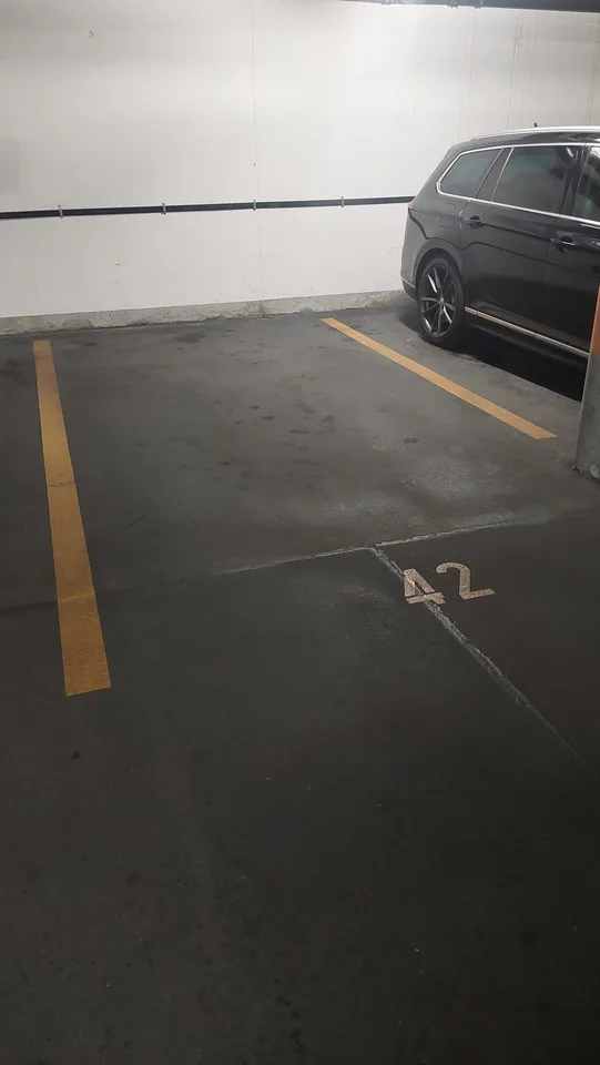 Parkplatz in Tiefgarage zu vermieten in Zürich Wiedikon