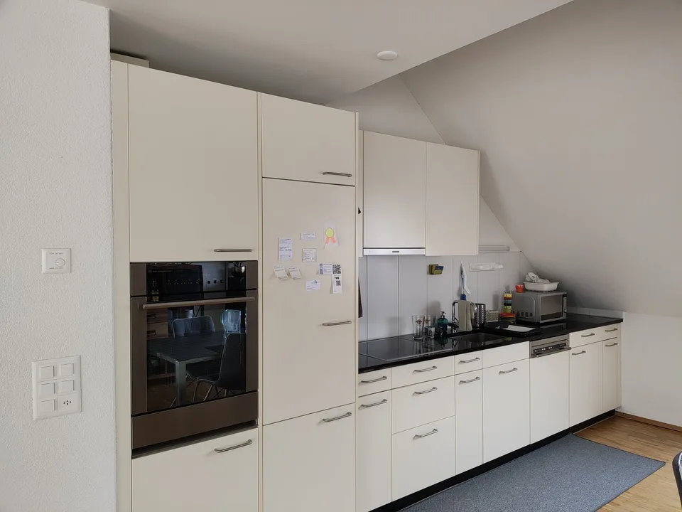 Charmante möblierte 5 Zimmer Maisonette-Wohnung über 2 Stockwerke in Stallikon, Zürich all inklusive