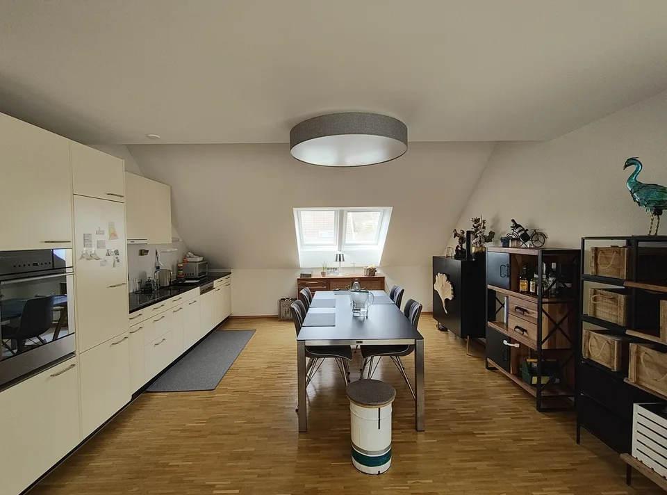Charmante möblierte 5 Zimmer Maisonette-Wohnung über 2 Stockwerke in Stallikon, Zürich all inklusive
