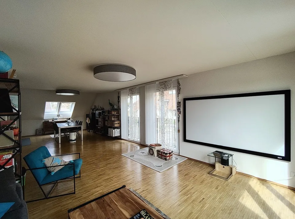 Charmante möblierte 5 Zimmer Maisonette-Wohnung über 2 Stockwerke in Stallikon, Zürich all inklusive