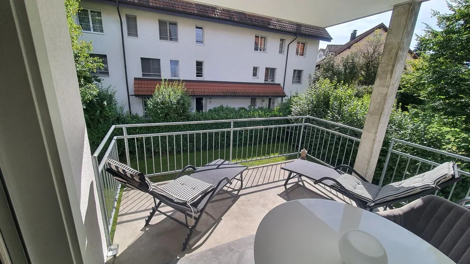 Schönes WG Zimmer mit Bad zur Untermiete nahe Zürich