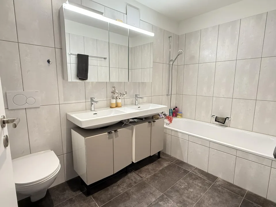 Moderne 3,5 Zimmer Wohnung am Uetliberg mit Blick über Zürich
