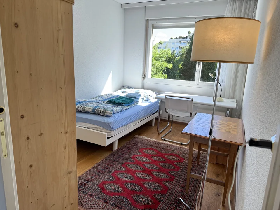 Langzeitmiete eines Zimmers in einer schönen Wohnung mit toller Aussicht