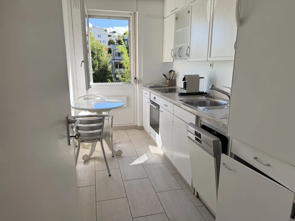 Langzeitmiete eines Zimmers in einer schönen Wohnung mit toller Aussicht