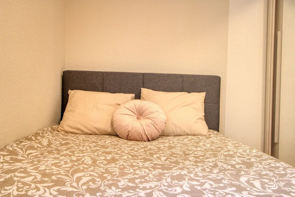 Möbliertes Zimmer in modernisierter Wohnung an top Lage