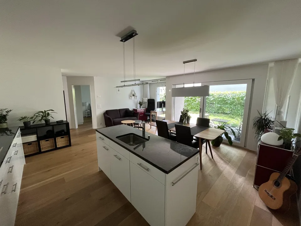 Möblierte 2.5-Zimmer-Wohnung in Zürich-Hubertus (Nähe Albisriederplatz) – befristet zu vermieten ab 8 September