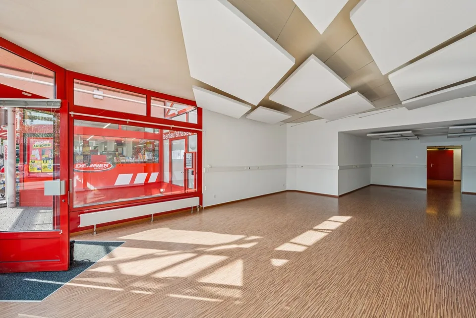 Gewerbe/Ladenfläche mit Schaufenster an bester Lage in Bremgarten