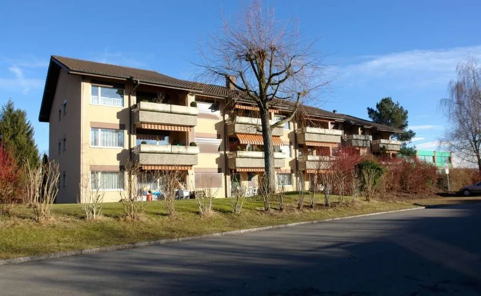 Motorradabstellplatz im Zentrum von Berikon zu vermieten