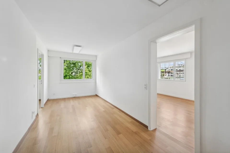 Zentrales Büro mit Balkon