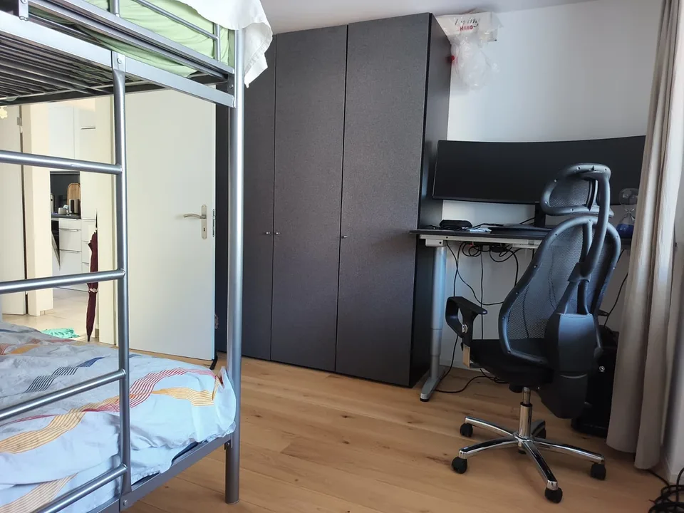 Möbiliertes WG Zimmer in einer 63 qm Wohnung in Domat/Ems