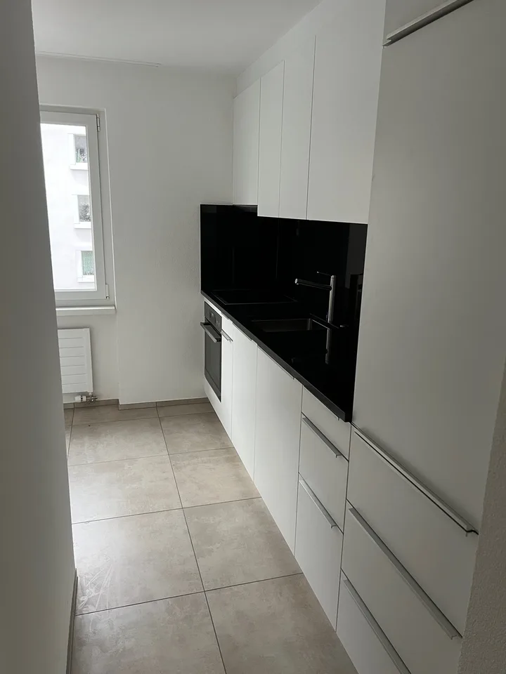 Möbiliertes WG Zimmer in einer 63 qm Wohnung in Domat/Ems