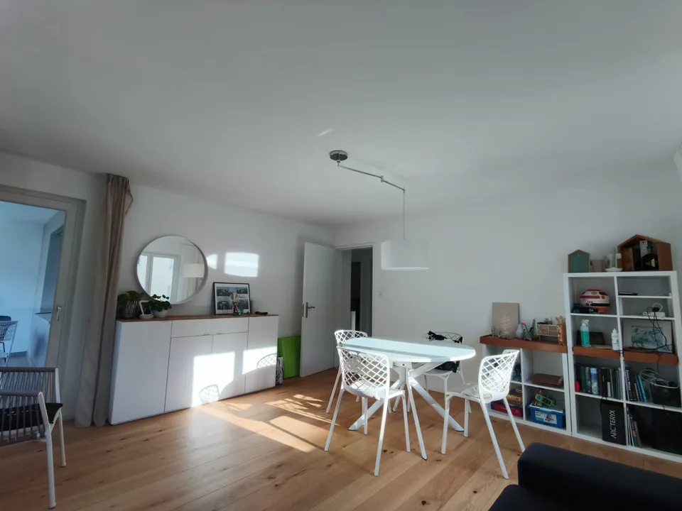 Möbiliertes WG Zimmer in einer 63 qm Wohnung in Domat/Ems