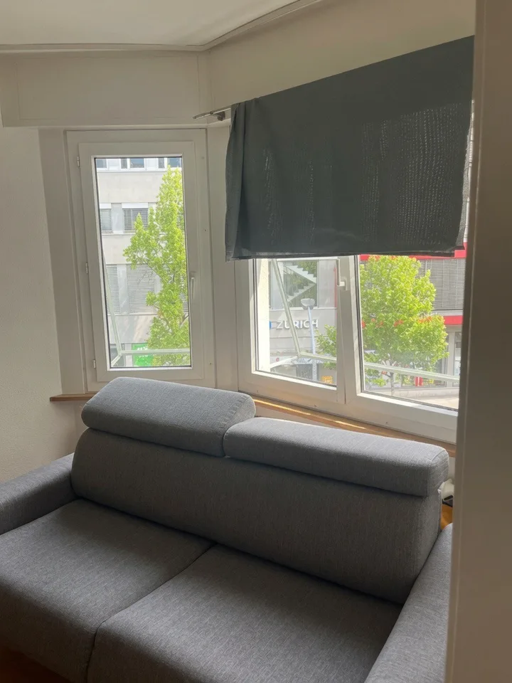 Modernes, möbliertes WG-Zimmer mit Dachterrasse & Top-Lage – 3 Min. zum Bahnhof