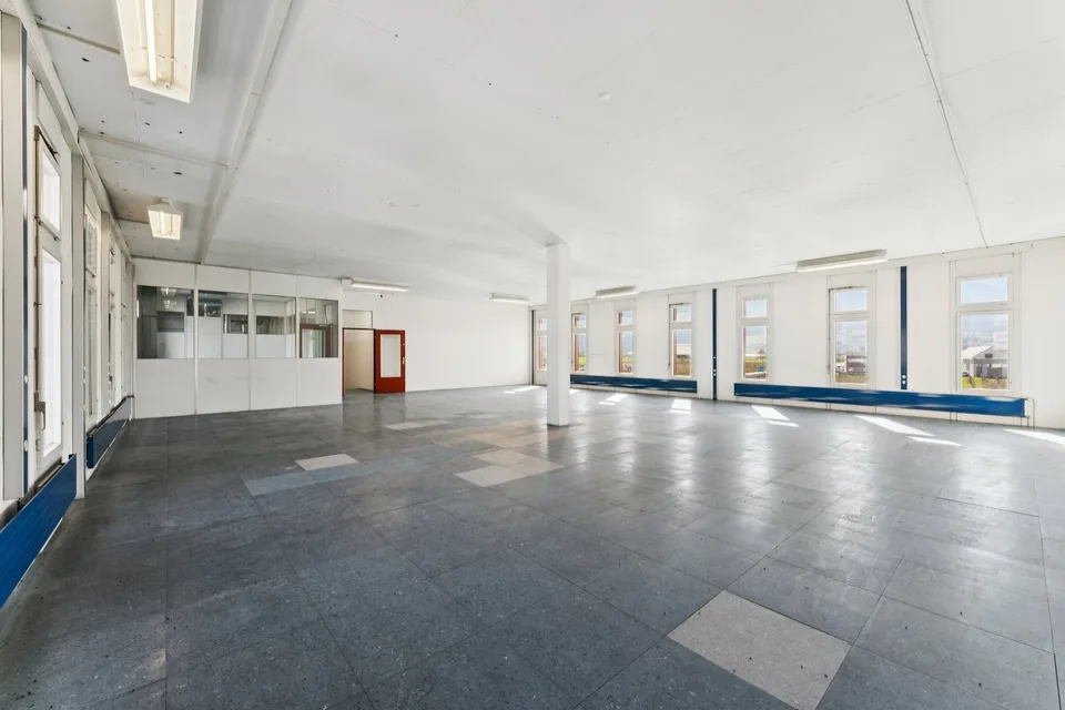 Viel Raum für Ihre Ideen  200 m² helle Gewerbefläche an bester Lage