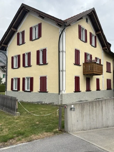 Charaktervolle 4.5-Zi-Wohnung mit Balkon in Domat/Ems