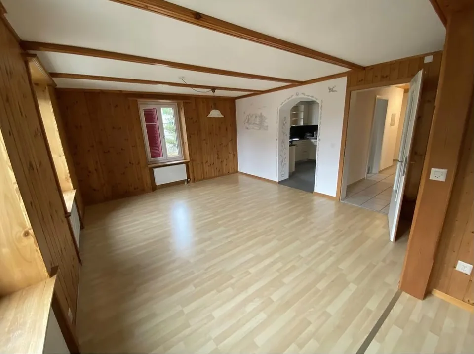 Charaktervolle 4.5-Zi-Wohnung mit Balkon in Domat/Ems