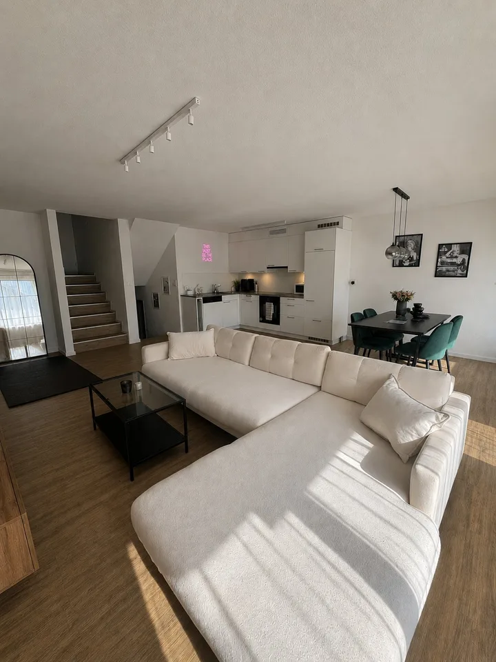 Möblierte 3.5 Maisonette-Wohnung zur Untermiete für 2 Monate in super Lage.