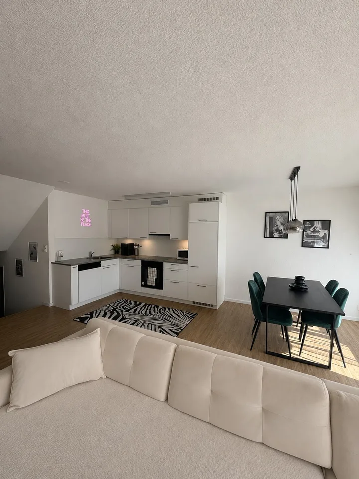 Möblierte 3.5 Maisonette-Wohnung zur Untermiete für 2 Monate in super Lage.