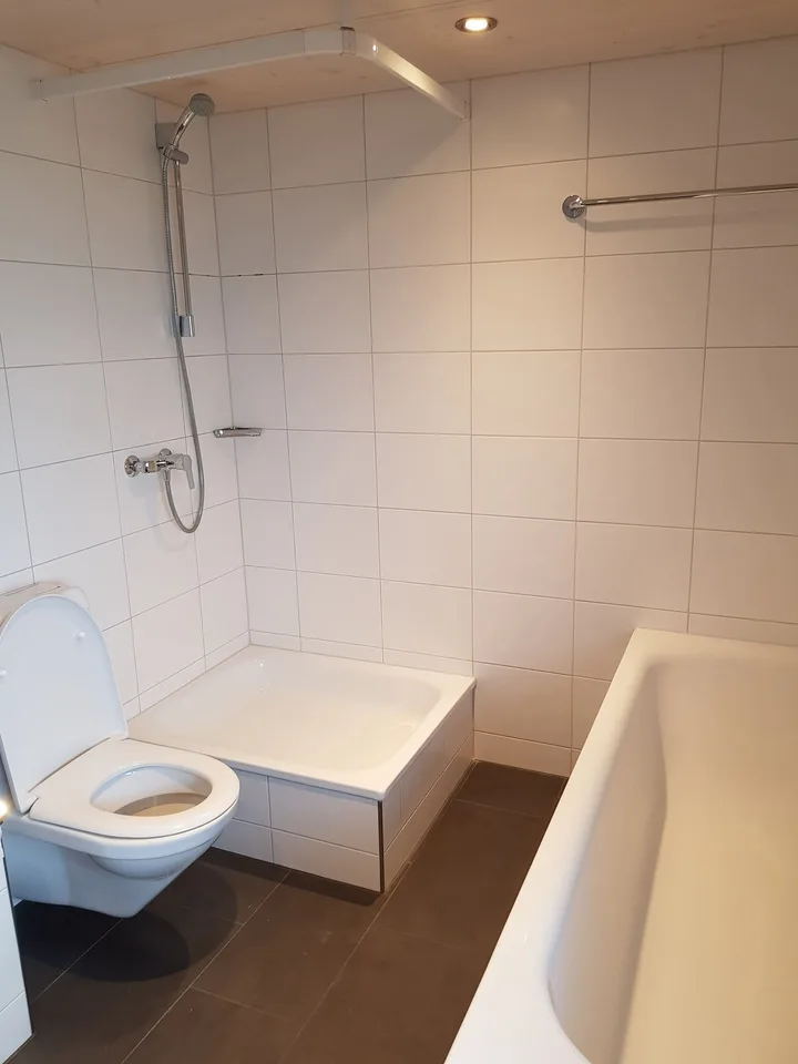 4.5 Zimmer-Hausteil inkl. Garage und grossem Garten zu vermieten