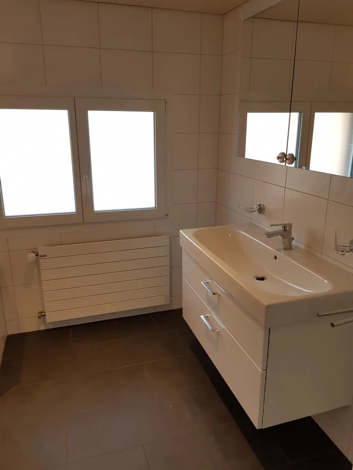 4.5 Zimmer-Hausteil inkl. Garage und grossem Garten zu vermieten