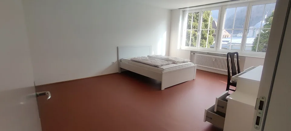 WG-Zimmer bei Manor mit Montalinblick