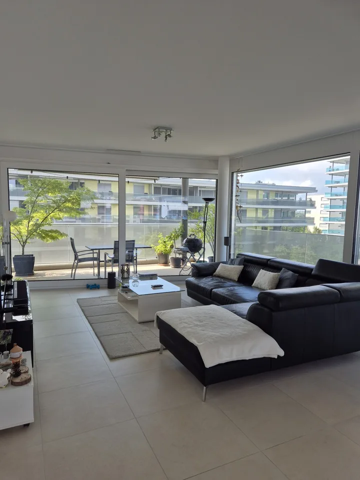 Helles WG Zimmer mit Balkon