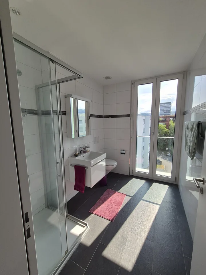 Helles WG Zimmer mit Balkon