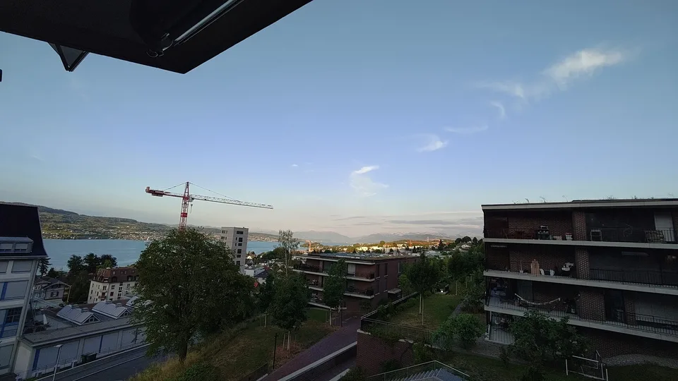 Wunderschöne moderne Wohnung mit Jahreszeitenzimmer, Blick auf den Zürichsee, Glarner Alpen, Säntis und Pfannenstiel direkt beim Bahnhof Horgen