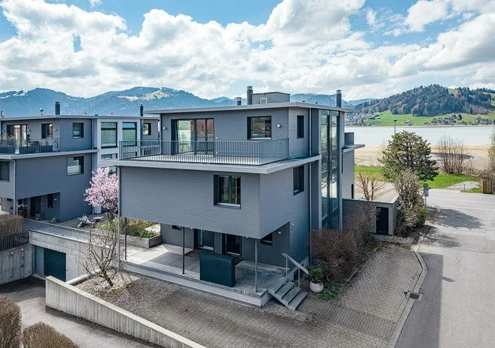 DOPPELEINFAMILIENHAUS DER SONDERKLASSE AM SIHLSEE