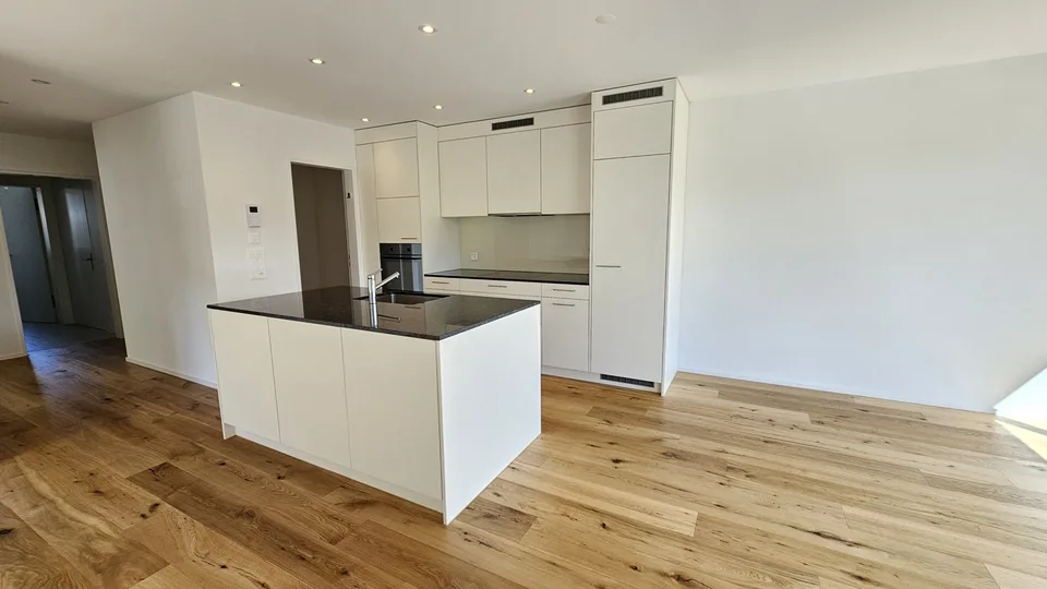 Moderne Wohnung mit Balkon