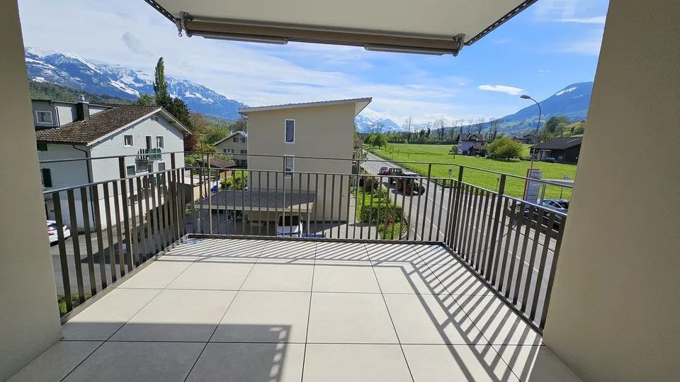 Moderne Wohnung mit Balkon