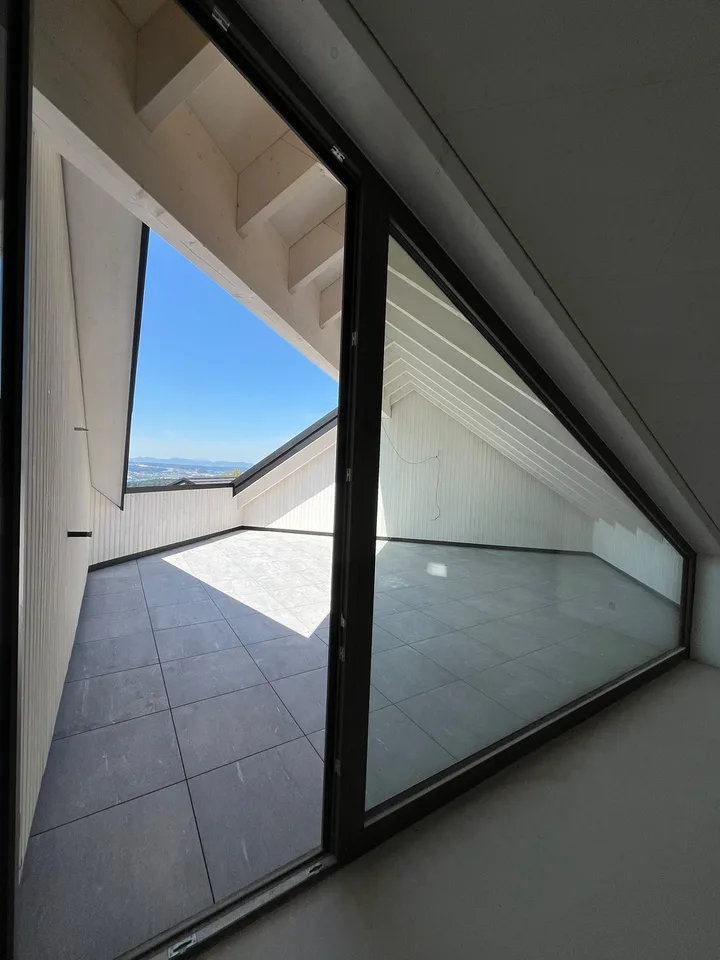 Exklusive 3.5-Zimmer-Dachwohnung mit 35 m² Terrasse zum Wohlfühlen