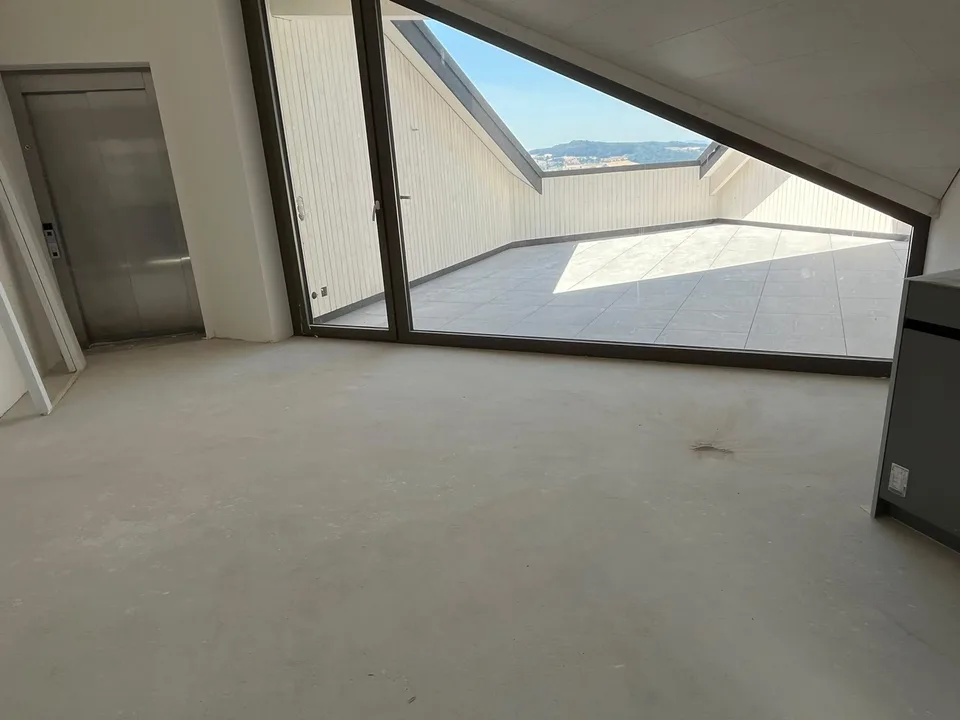 Exklusive 3.5-Zimmer-Dachwohnung mit 35 m² Terrasse zum Wohlfühlen