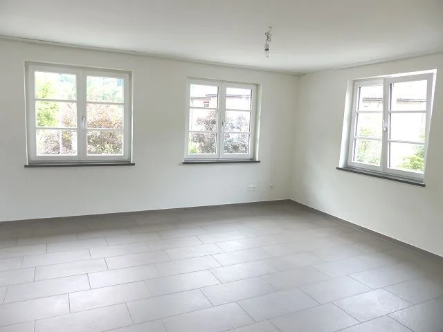 4 ½-Maisonette-Dachwohnung mit Gartensitzplatz in Mollis zu vermieten