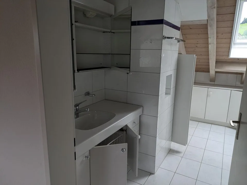 Charmante 2-Zimmer-Dachwohnung mit Balkon zu vermieten